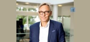 Read more about the article Blue Ocean Robotics: Developing Effective Robotics Technology for Healthcare Industry