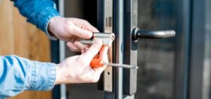 Read more about the article 5 Features That Make Any 24-Hour Locksmith Company Stand Out