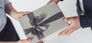 Read more about the article The Benefits of Giving Gifts to Your Employees