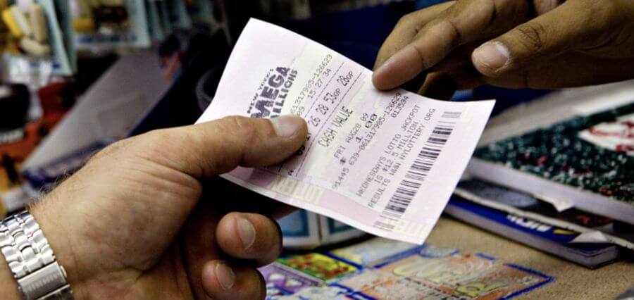 You are currently viewing The Pros and Cons of Buying Lottery Tickets Online