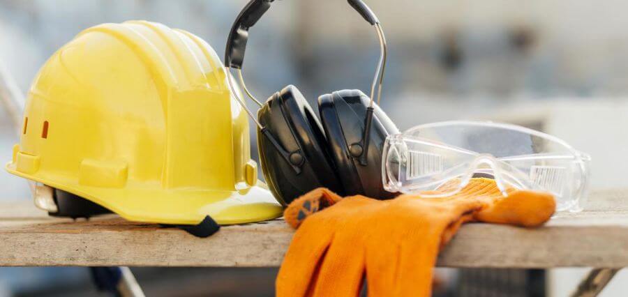 You are currently viewing 10 Tips To Choose PPE Workwear for Your Warehouse