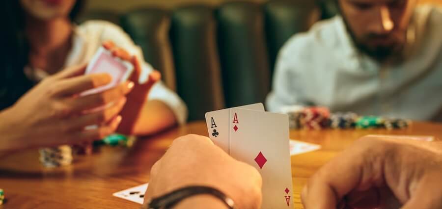 You are currently viewing Texas Hold’em Cheat Sheet: A Guide for Novice Poker Players