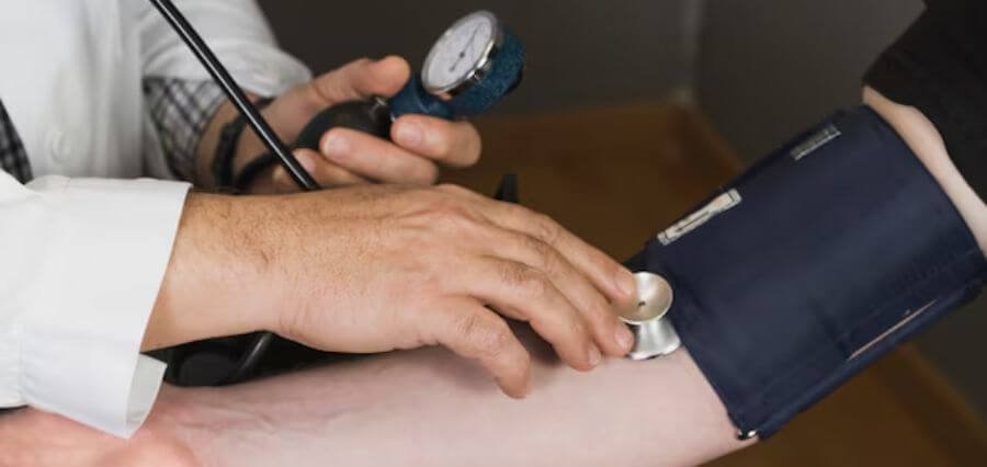 A Full Guide to Managing Blood Pressure Naturally